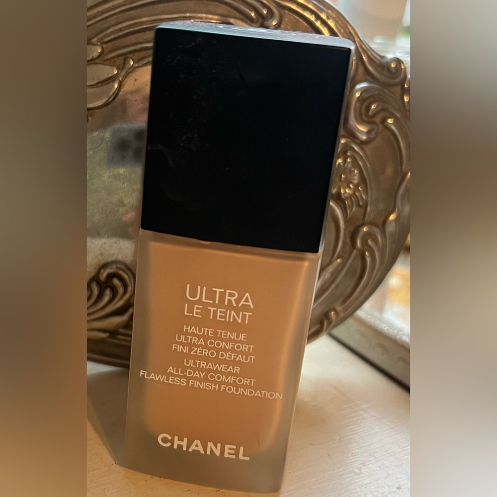 Chanel Ultra Le Teint Foundation shade BR32